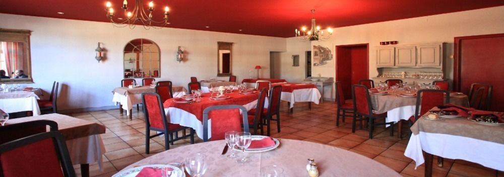 Le Victor Hugo - Hotel Et Restaurant - Logis Hotels Сен-Сере Экстерьер фото